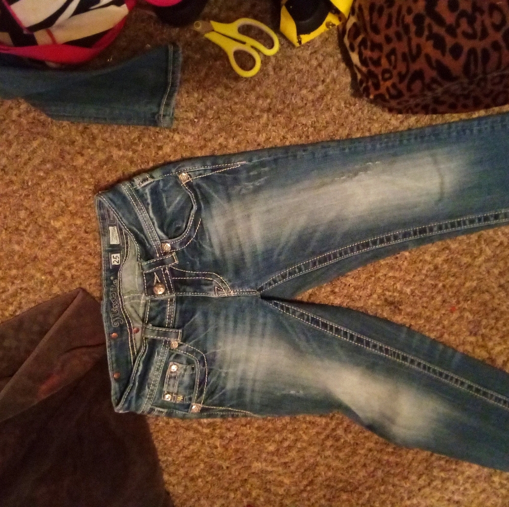 Miss Me Cuffed Capris